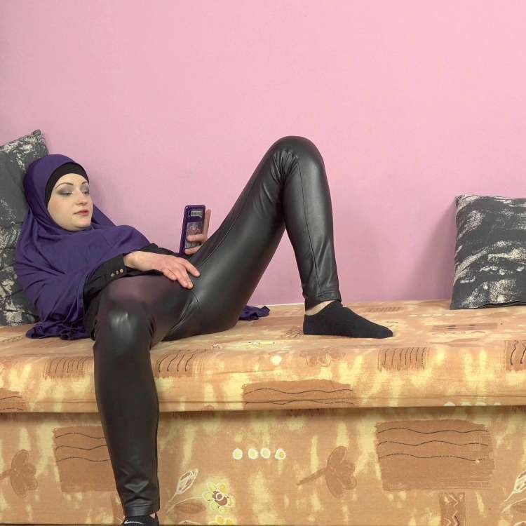 750px x 750px - Horny Muslim woman was caught while watching porn | Sex With Muslims